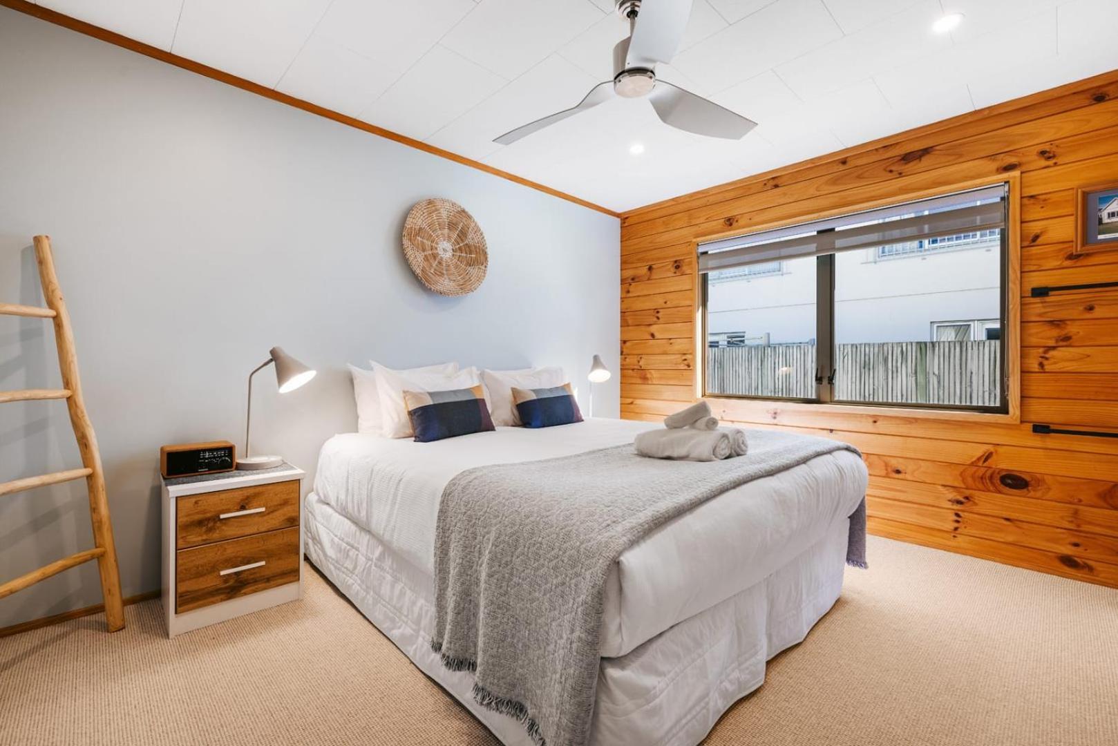 The Iconic Kiwi Bach, Full Site Downtown Mount Villa Mount Maunganui Bagian luar foto