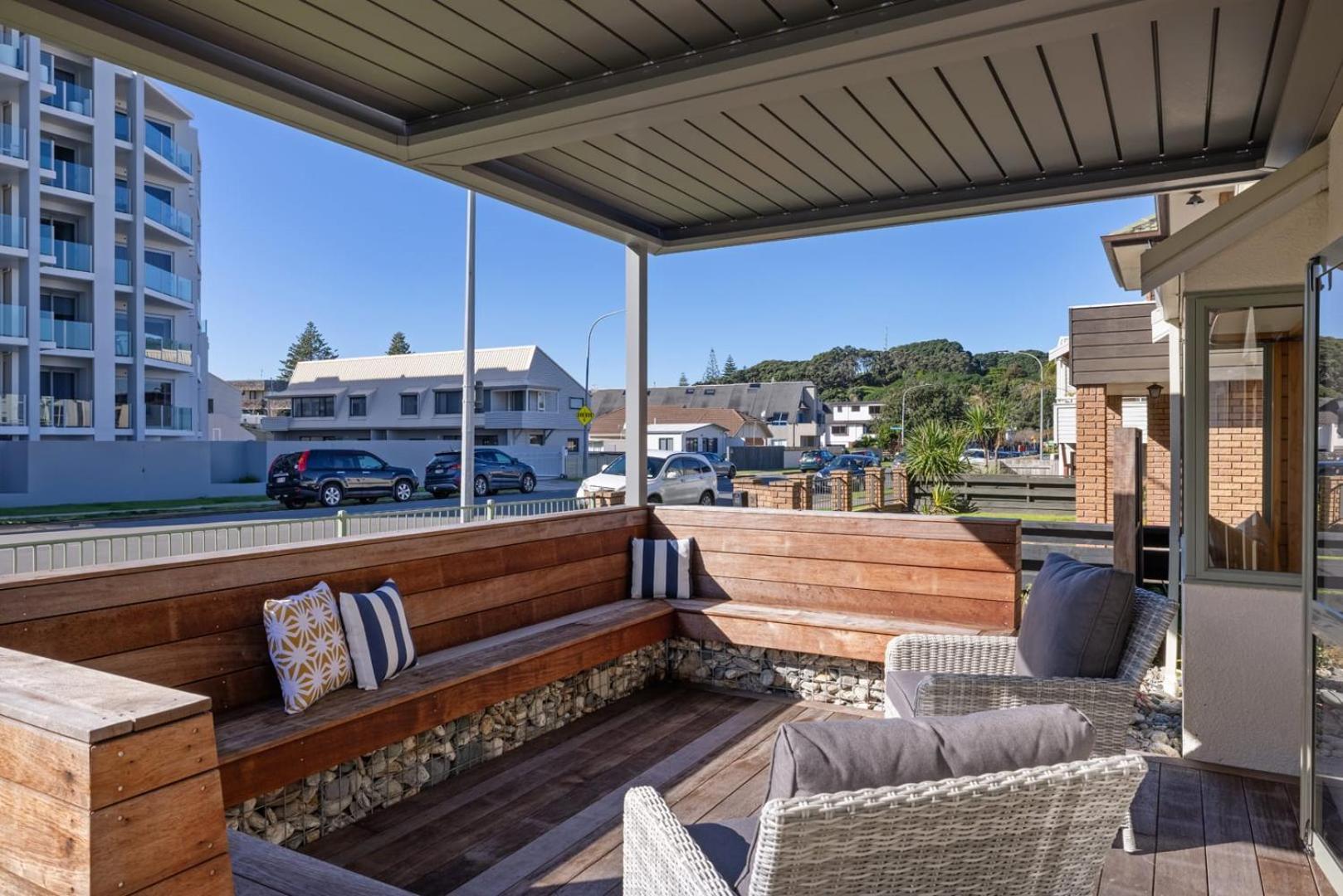 The Iconic Kiwi Bach, Full Site Downtown Mount Villa Mount Maunganui Bagian luar foto