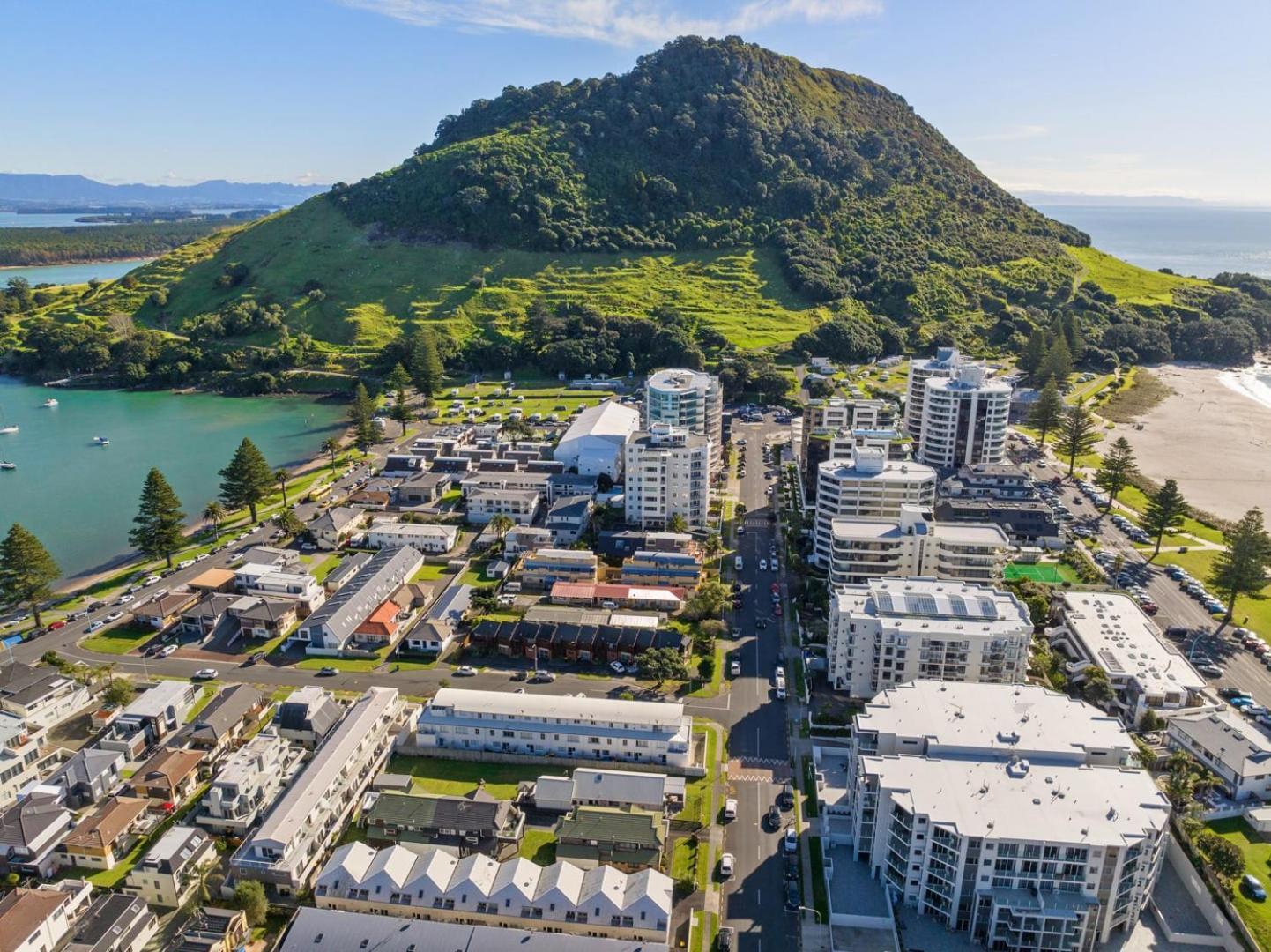The Iconic Kiwi Bach, Full Site Downtown Mount Villa Mount Maunganui Bagian luar foto