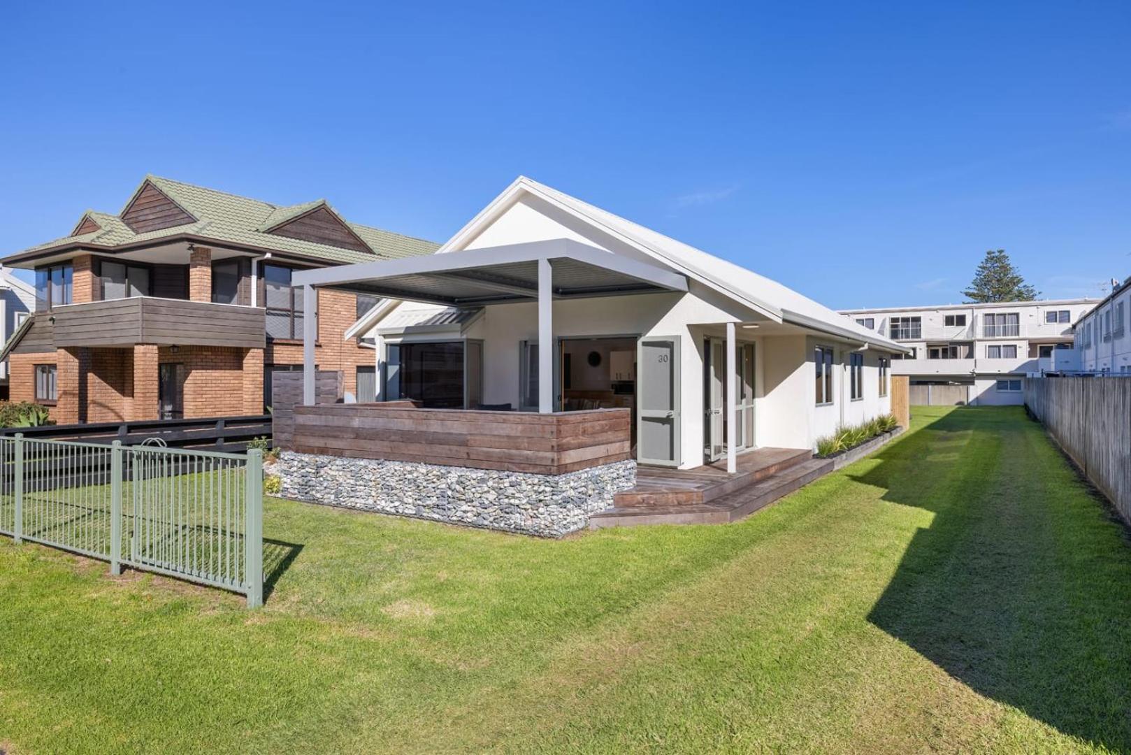 The Iconic Kiwi Bach, Full Site Downtown Mount Villa Mount Maunganui Bagian luar foto